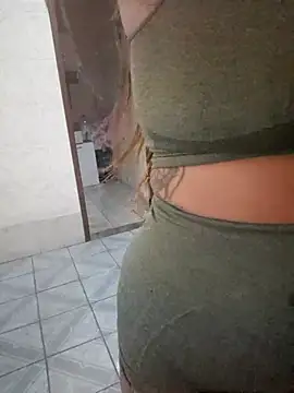 AliceRuivinha2 online show from 10/22/25, 10:15