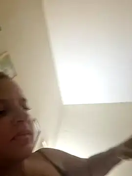 AliceRuivinha2 online show from 10/24/25, 10:33