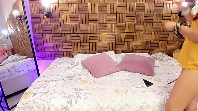 Snapshot of iriis_rosse chatting on 02/11/25, 09:14 iriis rosse online show from 02/11/25, 09:14