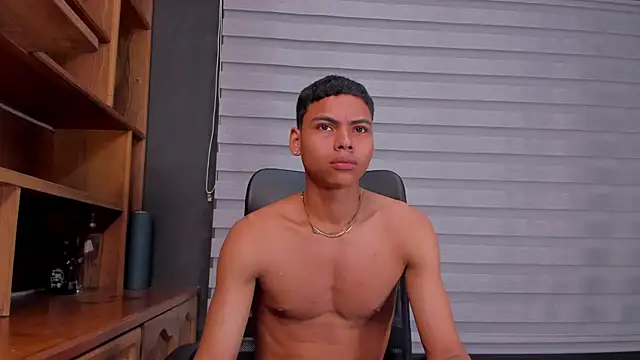 adam piarse01 online show from 03/19/25, 09:48