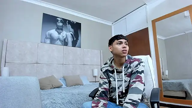 adam piarse01 online show from 10/15/25, 08:53