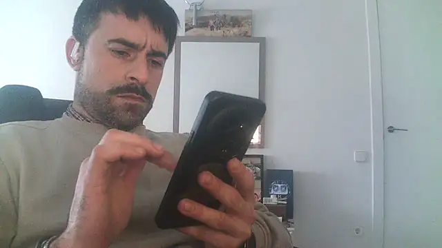 Snapshot of Patrickhound chatting on 01/31/25, 02:49 Patrickhound online show from 01/31/25, 02:49