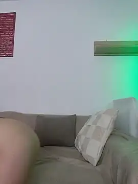 Snapshot of LeaHotxx chatting on 10/26/25, 05:02 LeaHotxx online show from 10/26/25, 05:02