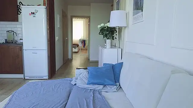 KristineEsme online show from 10/26/25, 04:51