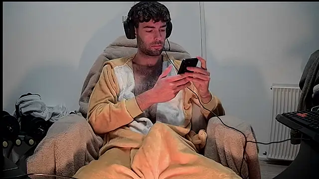 Snapshot of onesieboyx chatting on 01/10/25, 12:26 onesieboyx online show from 01/10/25, 12:26