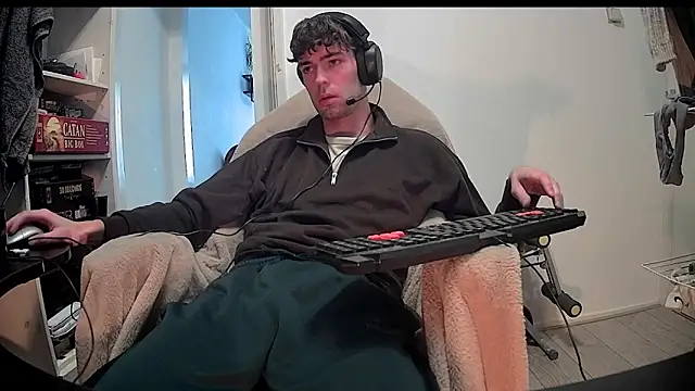 Snapshot of onesieboyx chatting on 01/31/25, 10:20 onesieboyx online show from 01/31/25, 10:20