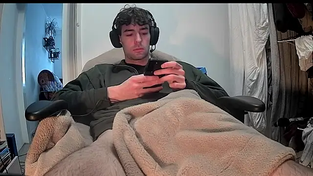 Snapshot of onesieboyx chatting on 02/07/25, 02:15 onesieboyx online show from 02/07/25, 02:15