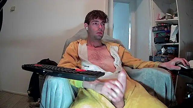 Snapshot of onesieboyx chatting on 03/26/26, 03:50 onesieboyx online show from 03/26/26, 03:50