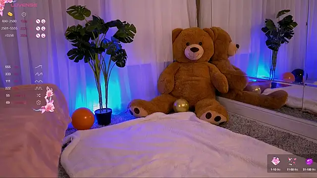 Snapshot of LunaBlossomX chatting on 01/13/25, 08:58 LunaBlossomX online show from 01/13/25, 08:58