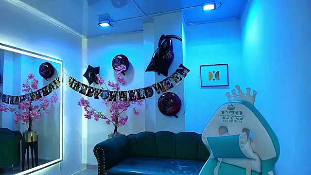 Snapshot of Arianna_sweeet chatting on 10/25/25, 03:36 Arianna sweeet online show from 10/25/25, 03:36