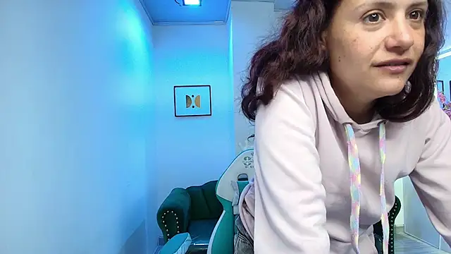 Snapshot of Arianna_sweeet chatting on 11/18/25, 03:23 Arianna sweeet online show from 11/18/25, 03:23