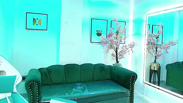 Snapshot of Arianna_sweeet chatting on 11/20/25, 03:28 Arianna sweeet online show from 11/20/25, 03:28