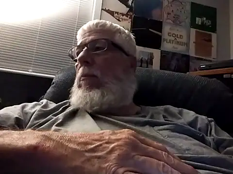 Snapshot of Futura_intx chatting on 09/22/25, 01:51 Futura intx online show from 09/22/25, 01:51