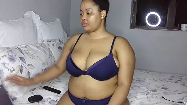 Snapshot of sexytinashe21 chatting on 09/18/25, 09:28 sexytinashe21 online show from 09/18/25, 09:28