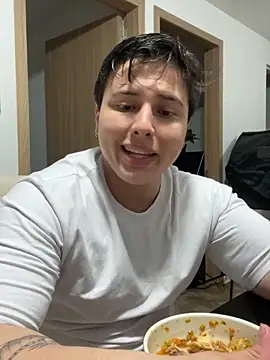 Snapshot of Thom_Ohtani chatting on 01/08/25, 04:44 Thom Ohtani online show from 01/08/25, 04:44