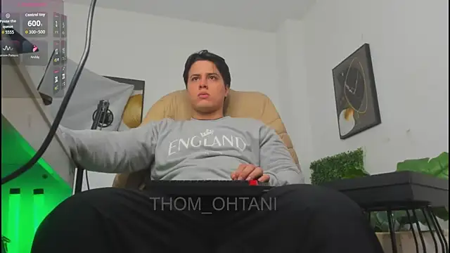 Snapshot of Thom_Ohtani chatting on 06/12/26, 02:10 Thom Ohtani online show from 06/12/26, 02:10