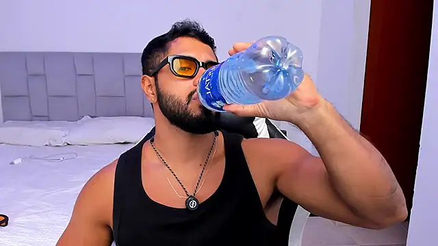 Santiago huntt online show from 04/16/26, 09:39