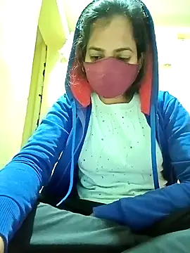Snapshot of Pooja_cut chatting on 02/05/25, 02:48 Pooja cut online show from 02/05/25, 02:48