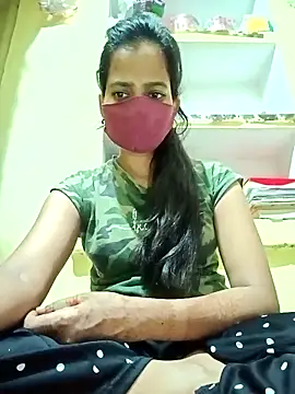 Snapshot of Pooja_cut chatting on 10/11/25, 03:10 Pooja cut online show from 10/11/25, 03:10