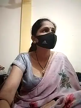 Snapshot of priyancyfun chatting on 02/24/25, 03:42 priyancyfun online show from 02/24/25, 03:42