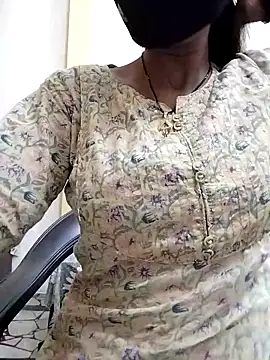 Snapshot of priyancyfun chatting on 03/05/25, 12:49 priyancyfun online show from 03/05/25, 12:49