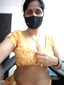 Snapshot of priyancyfun chatting on 10/28/25, 01:53 priyancyfun online show from 10/28/25, 01:53