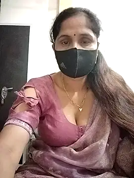 Snapshot of priyancyfun chatting on 11/05/25, 05:02 priyancyfun online show from 11/05/25, 05:02