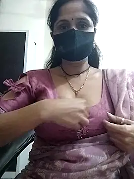 Snapshot of priyancyfun chatting on 11/26/25, 04:08 priyancyfun online show from 11/26/25, 04:08