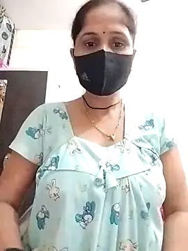 Snapshot of priyancyfun chatting on 11/27/25, 04:14 priyancyfun online show from 11/27/25, 04:14