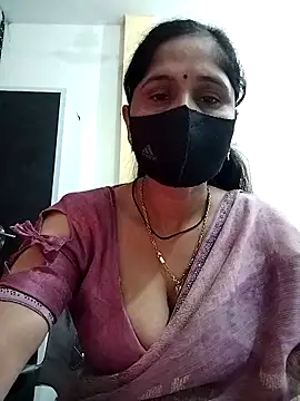 Snapshot of priyancyfun chatting on 12/14/25, 03:23 priyancyfun online show from 12/14/25, 03:23