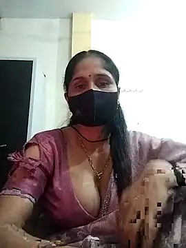 Snapshot of priyancyfun chatting on 12/14/25, 04:34 priyancyfun online show from 12/14/25, 04:34