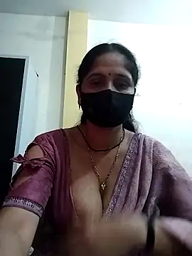 Snapshot of priyancyfun chatting on 12/15/25, 04:39 priyancyfun online show from 12/15/25, 04:39