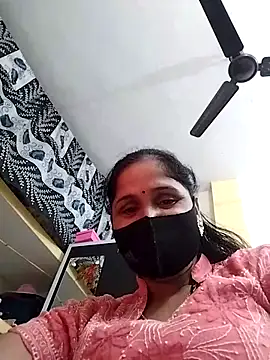 Snapshot of priyancyfun chatting on 12/16/25, 05:18 priyancyfun online show from 12/16/25, 05:18