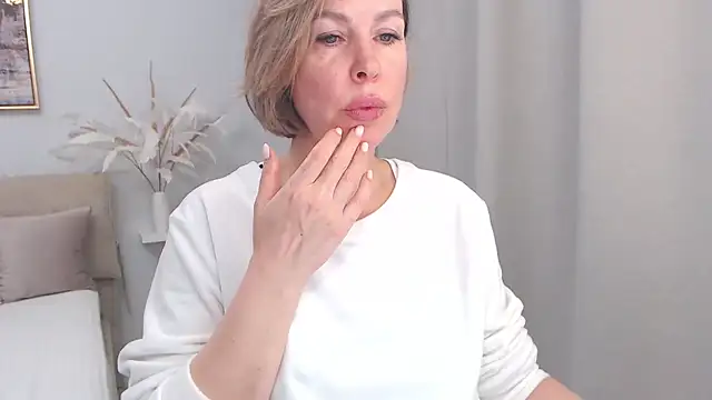 Snapshot of AnnyUBright chatting on 01/09/25, 01:13 AnnyUBright online show from 01/09/25, 01:13