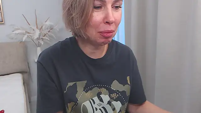 Snapshot of AnnyUBright chatting on 01/16/25, 10:10 AnnyUBright online show from 01/16/25, 10:10