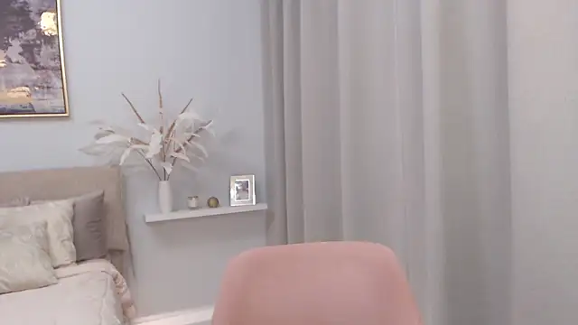 Snapshot of AnnyUBright chatting on 02/23/25, 12:19 AnnyUBright online show from 02/23/25, 12:19