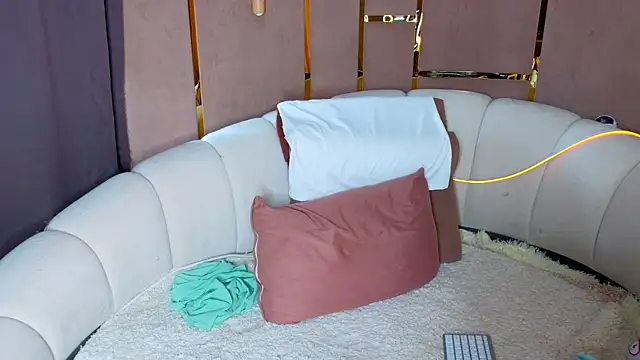 emilytrays online show from 05/12/26, 04:20