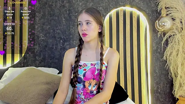 Snapshot of sara__jones_gh chatting on 02/01/25, 07:23 sara jones gh online show from 02/01/25, 07:23