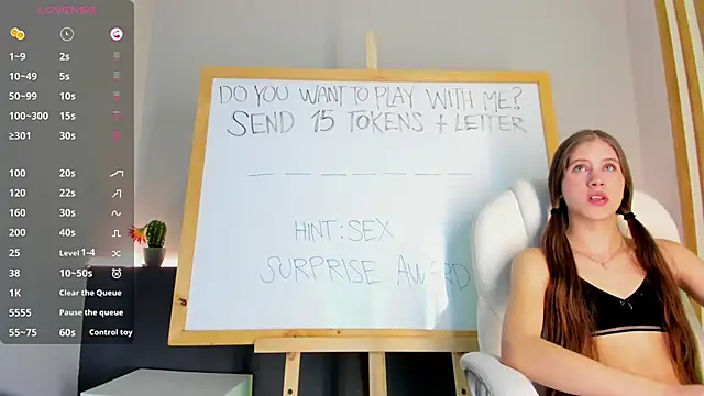 Snapshot of sara__jones_gh chatting on 02/19/25, 10:42 sara jones gh online show from 02/19/25, 10:42