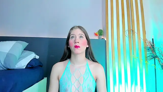 Snapshot of sara__jones_gh chatting on 09/15/25, 11:32 sara jones gh online show from 09/15/25, 11:32