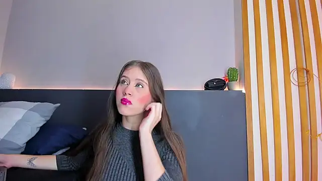 Snapshot of sara__jones_gh chatting on 09/23/25, 11:24 sara jones gh online show from 09/23/25, 11:24