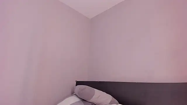 Snapshot of sara__jones_gh chatting on 11/07/25, 05:02 sara jones gh online show from 11/07/25, 05:02