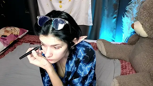 Snapshot of Hyeon_Jin chatting on 01/13/25, 08:58 Hyeon Jin online show from 01/13/25, 08:58