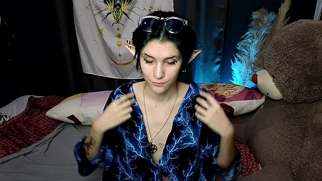 Snapshot of Hyeon_Jin chatting on 01/14/25, 12:00 Hyeon Jin online show from 01/14/25, 12:00