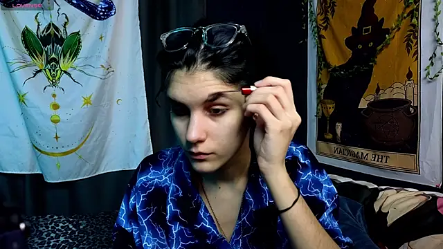 Snapshot of Hyeon_Jin chatting on 01/17/25, 08:44 Hyeon Jin online show from 01/17/25, 08:44