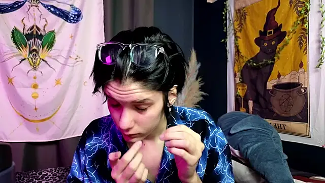 Snapshot of Hyeon_Jin chatting on 01/19/25, 09:13 Hyeon Jin online show from 01/19/25, 09:13