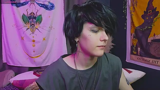 Snapshot of Hyeon_Jin chatting on 01/21/25, 07:39 Hyeon Jin online show from 01/21/25, 07:39