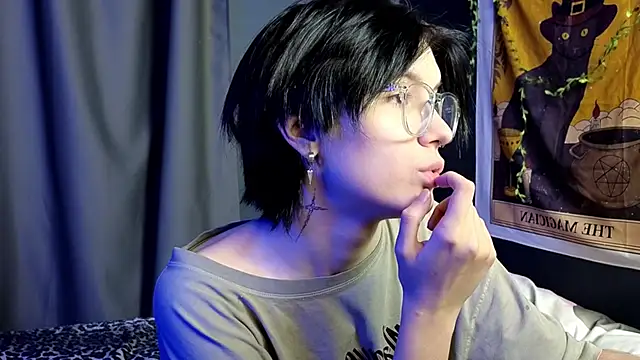 Snapshot of Hyeon_Jin chatting on 02/02/25, 08:41 Hyeon Jin online show from 02/02/25, 08:41