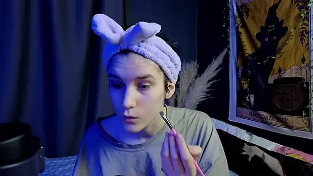 Snapshot of Hyeon_Jin chatting on 02/08/25, 08:42 Hyeon Jin online show from 02/08/25, 08:42