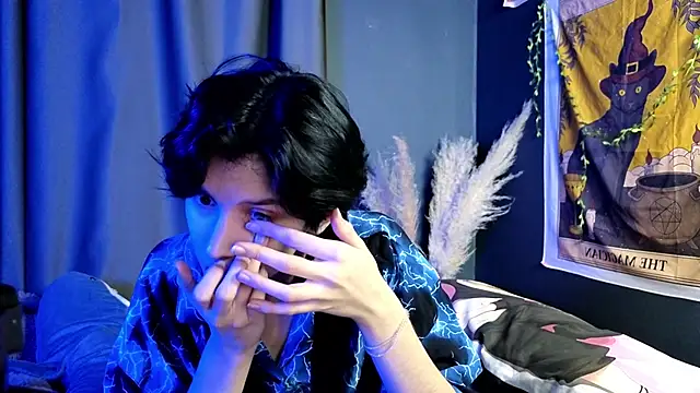 Snapshot of Hyeon_Jin chatting on 02/10/25, 08:31 Hyeon Jin online show from 02/10/25, 08:31